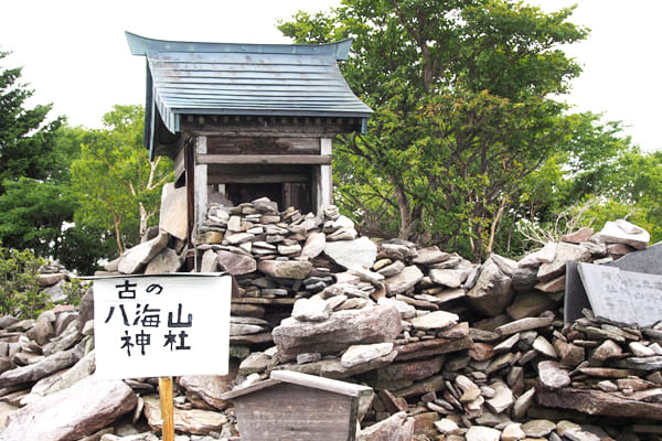 Hakkaisan Shrine and the breathtaking sea of clouds view